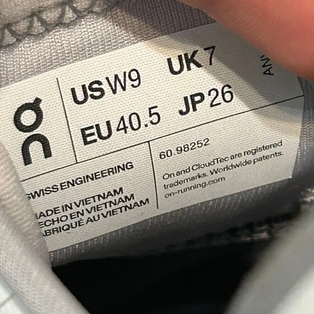 ON CLOUD X Ivory / Alloy athletic training lace up shoes sneakers women's 9 new - Picture 3 of 8